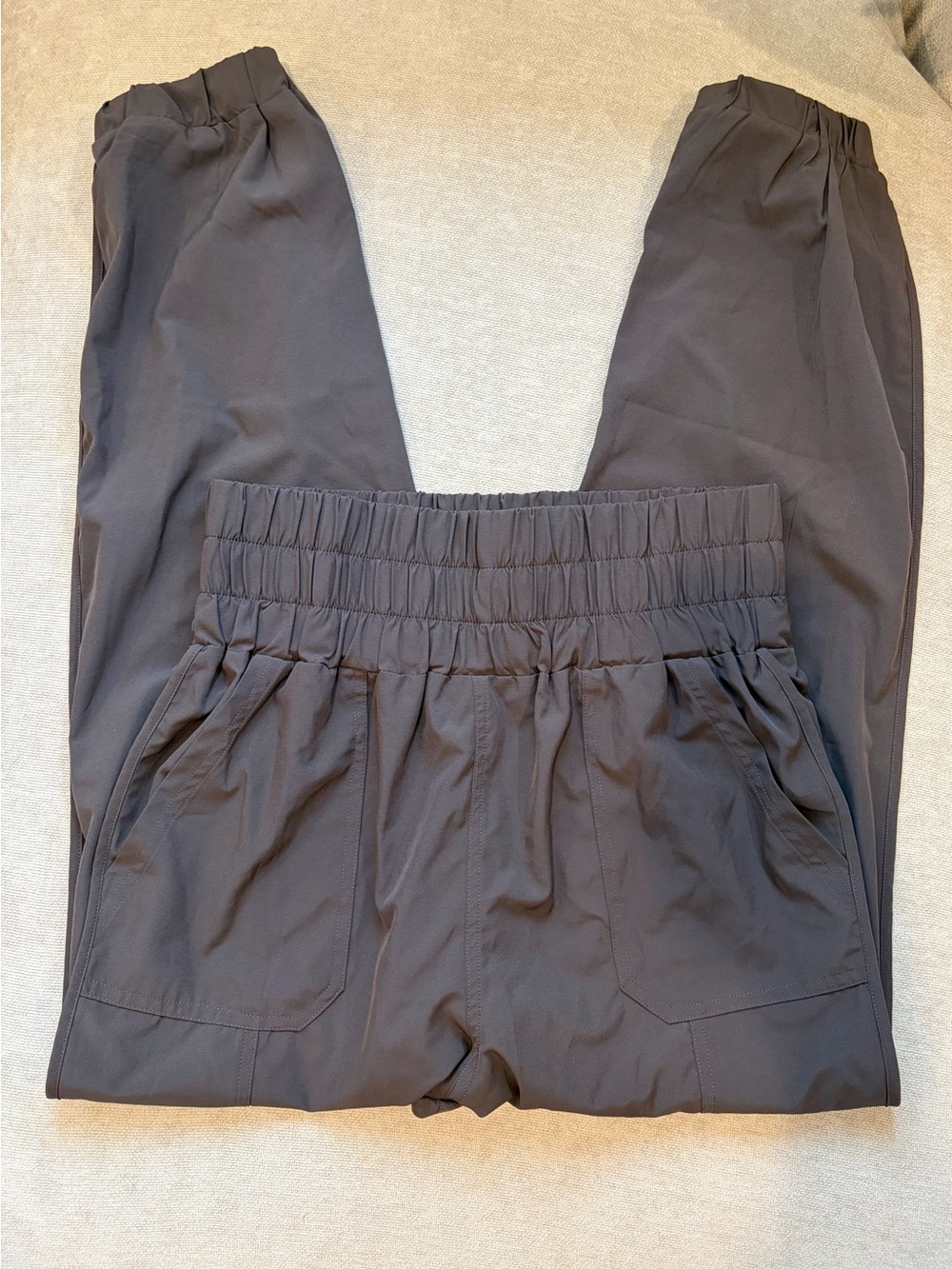 Women’s Elastic Waist Tapered Pants in Dark Gray